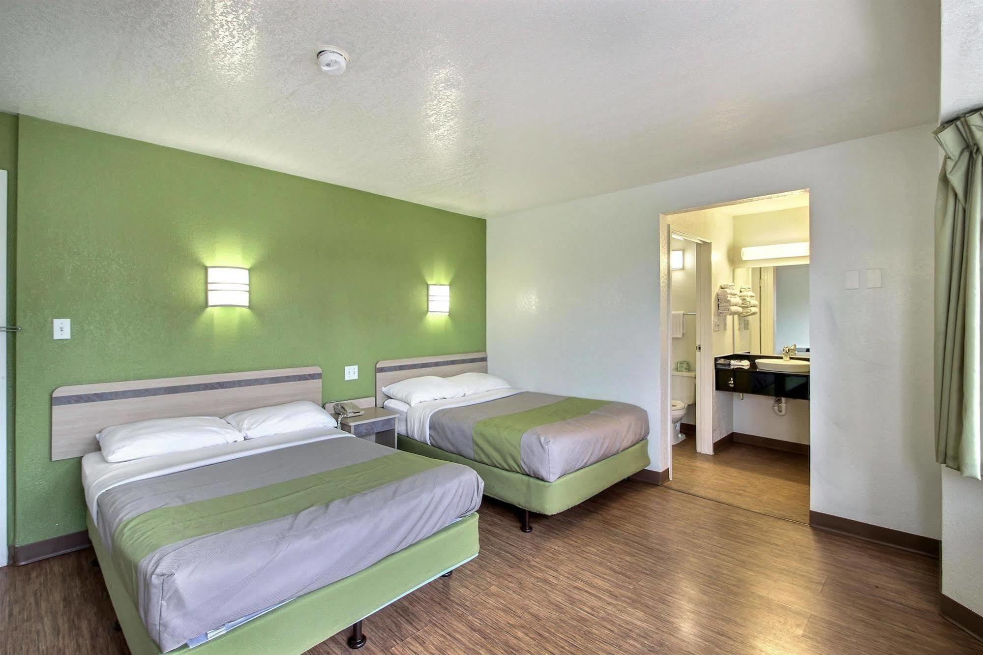 Motel 6 Milwaukee West - Brookfield Zewnętrze zdjęcie