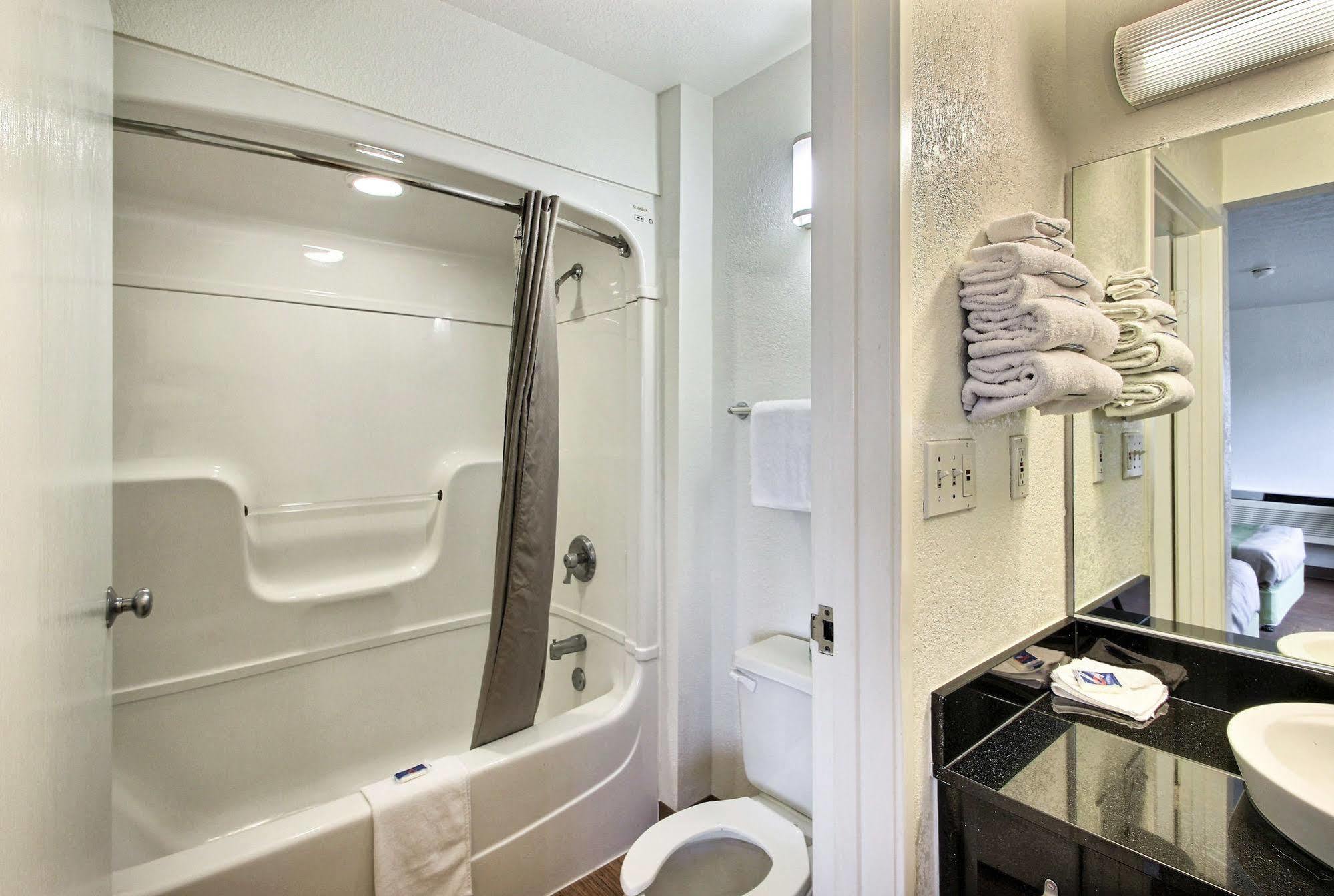 Motel 6 Milwaukee West - Brookfield Zewnętrze zdjęcie