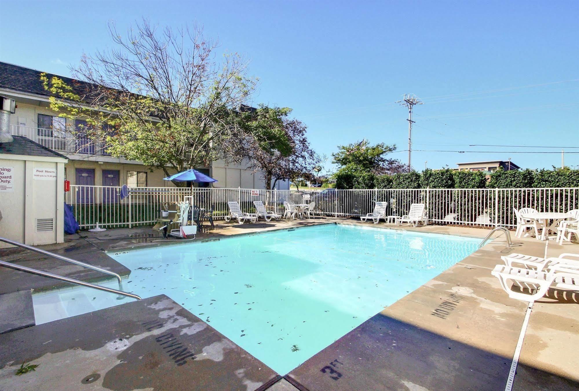 Motel 6 Milwaukee West - Brookfield Zewnętrze zdjęcie