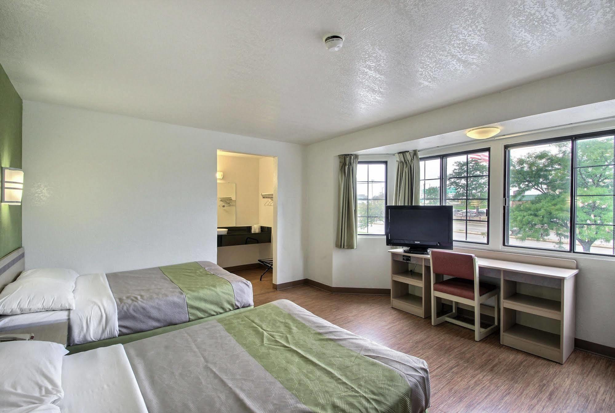 Motel 6 Milwaukee West - Brookfield Zewnętrze zdjęcie