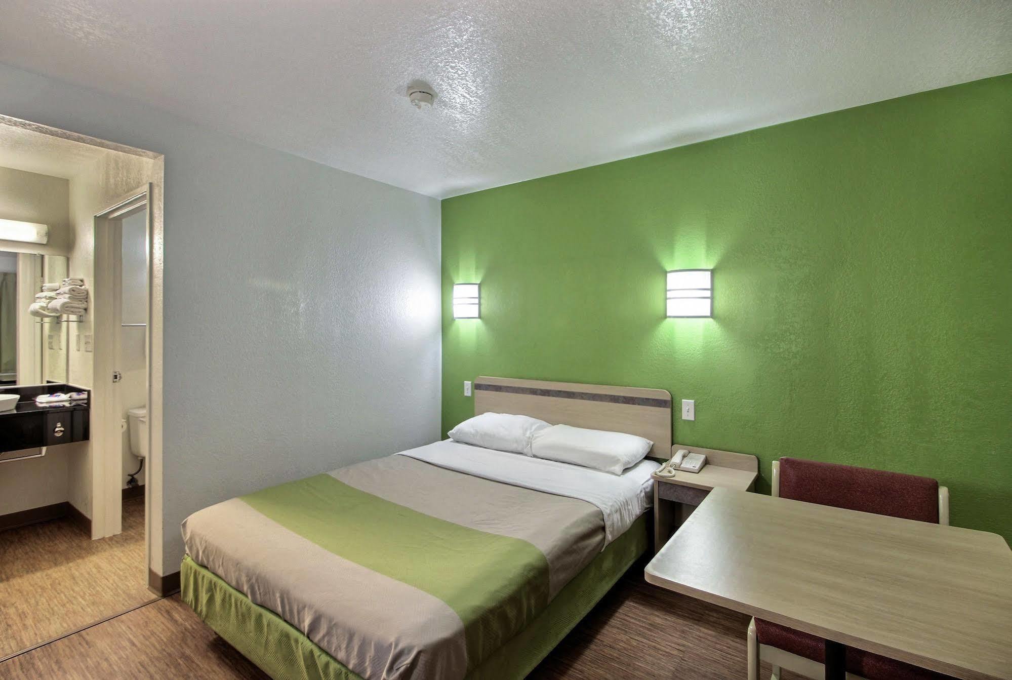 Motel 6 Milwaukee West - Brookfield Zewnętrze zdjęcie
