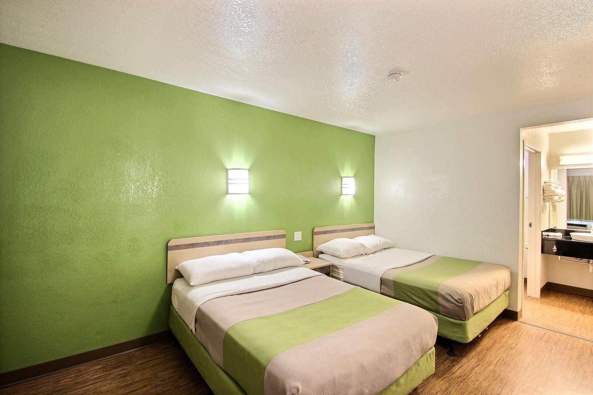 Motel 6 Milwaukee West - Brookfield Zewnętrze zdjęcie