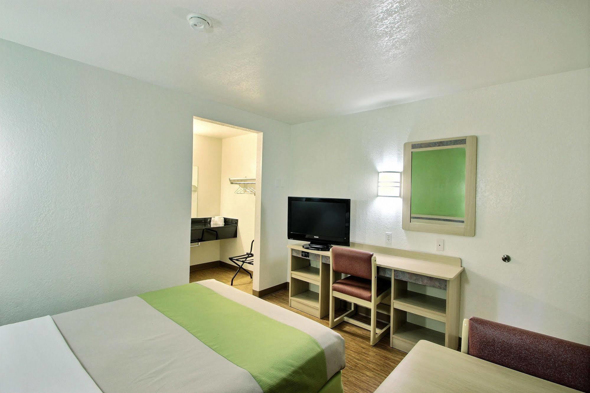 Motel 6 Milwaukee West - Brookfield Zewnętrze zdjęcie