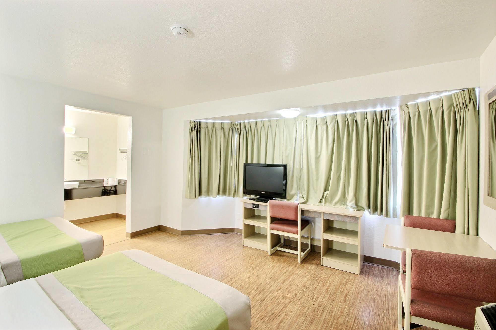 Motel 6 Milwaukee West - Brookfield Zewnętrze zdjęcie