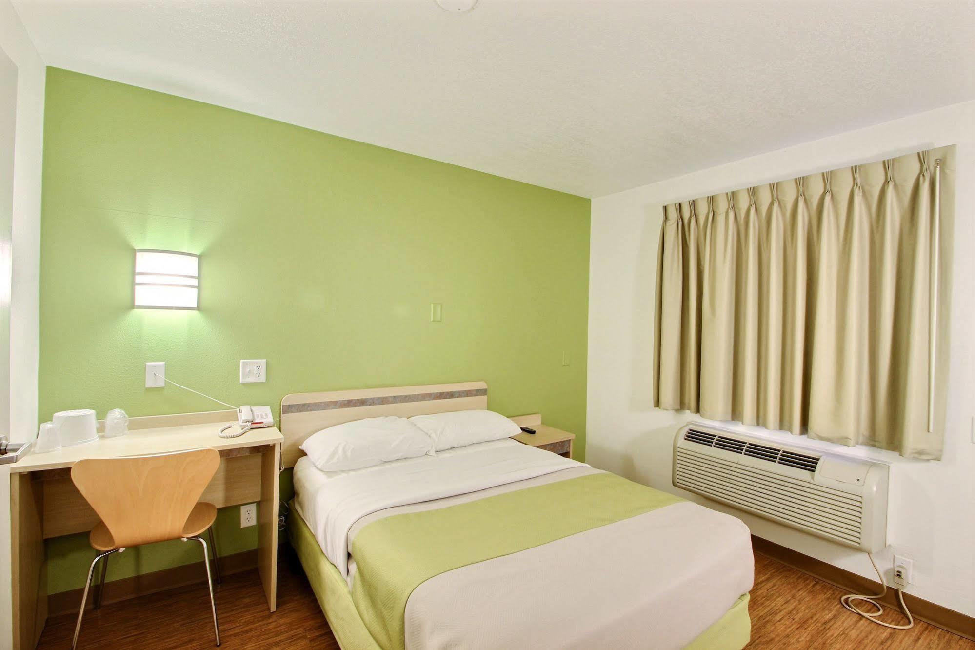 Motel 6 Milwaukee West - Brookfield Zewnętrze zdjęcie