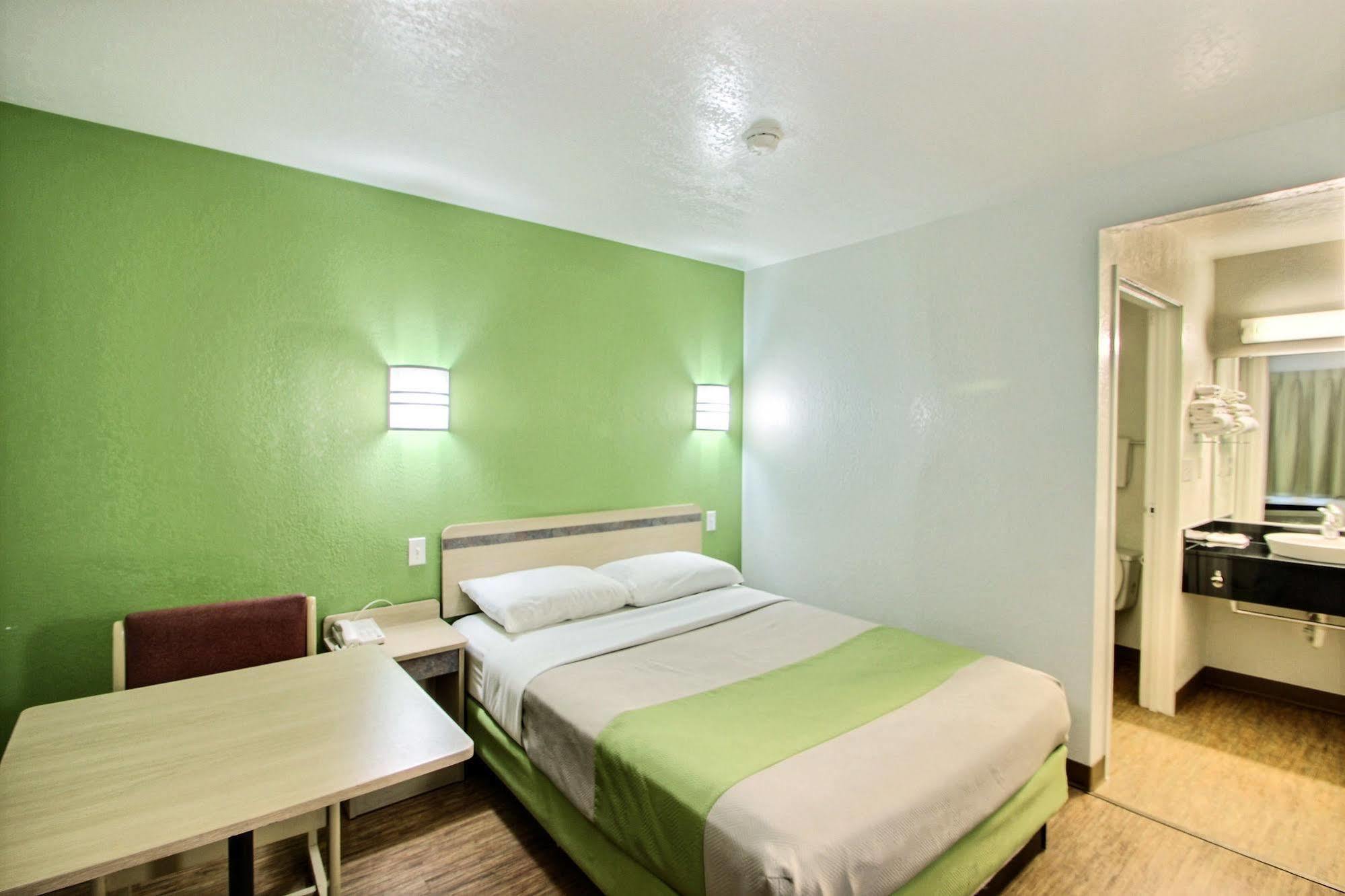 Motel 6 Milwaukee West - Brookfield Zewnętrze zdjęcie
