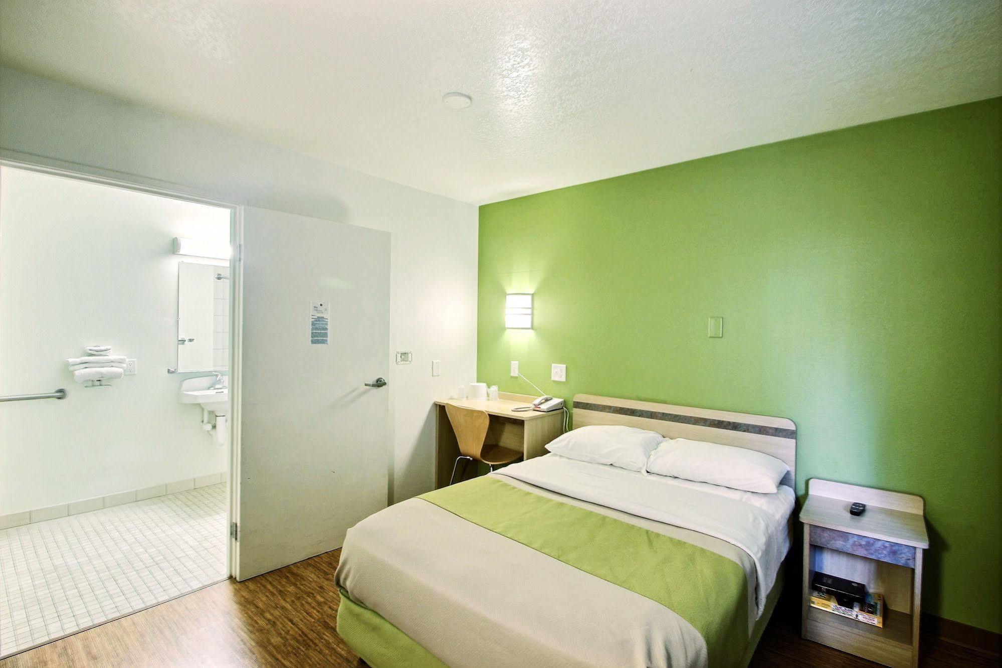 Motel 6 Milwaukee West - Brookfield Zewnętrze zdjęcie