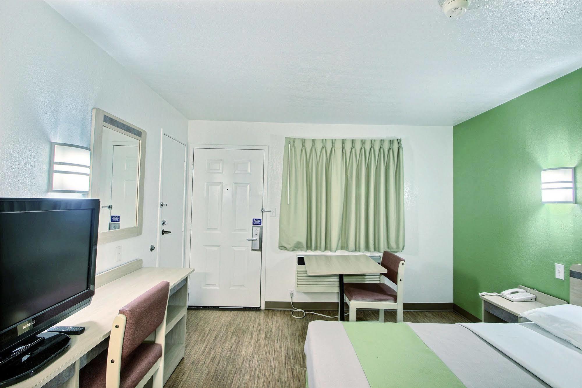 Motel 6 Milwaukee West - Brookfield Zewnętrze zdjęcie