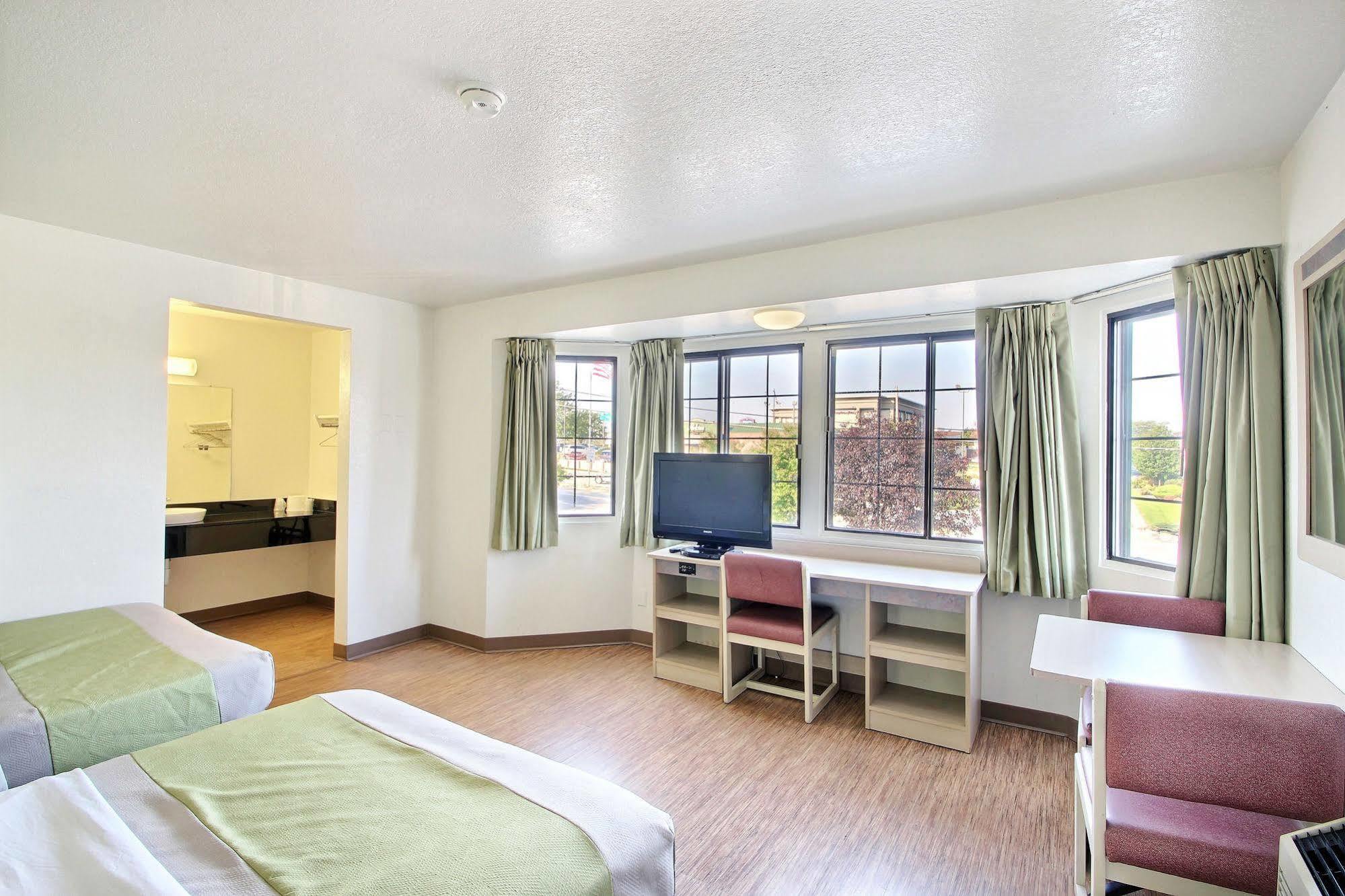 Motel 6 Milwaukee West - Brookfield Zewnętrze zdjęcie